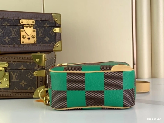 Cheap LOUIS Chess Messenger-24*24*8CM VUITTON 0825